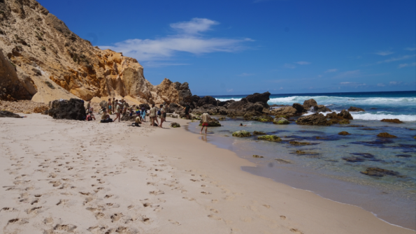 mandalay_beach_groupe_jeunes