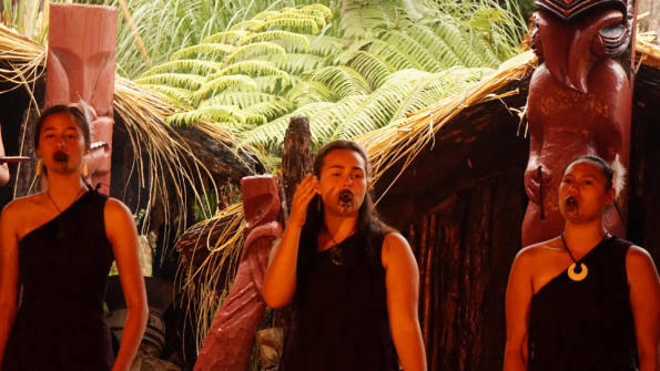 filles_maori_chant