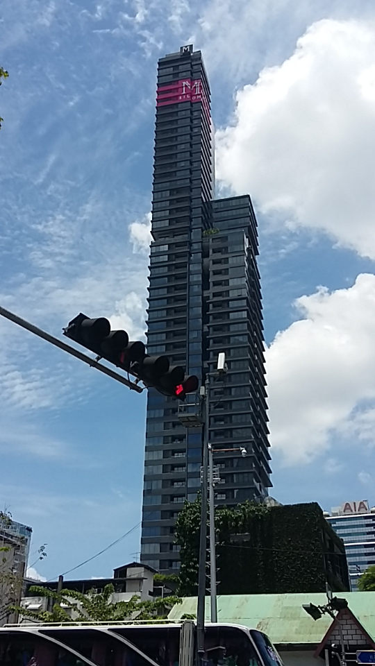 28._M_silom_Building