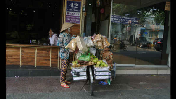 Femme_vendeuse_fruits